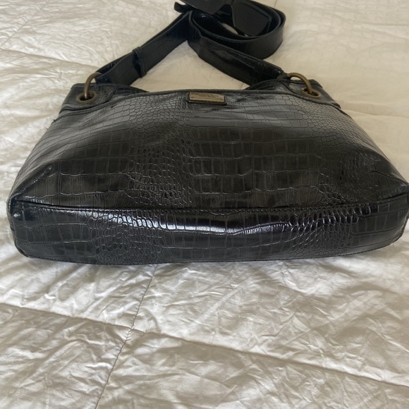 SIMPLY VERA VERA WANG - BLACK CROC EMBOSSED CROSSBODY BAG - Picture 5 of 17